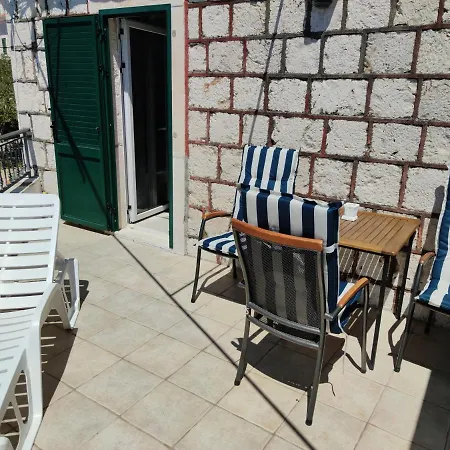 Apartments Mladenka Brist Exterior photo