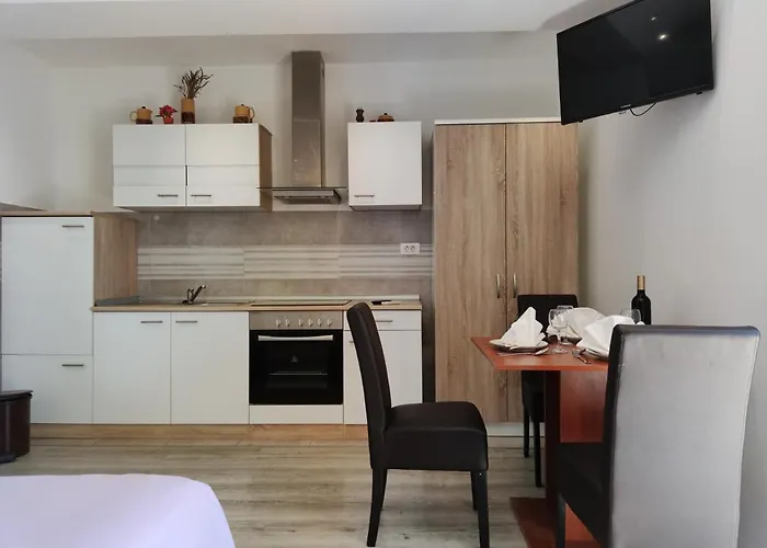 Apartments Mladenka